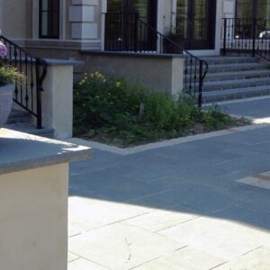 Természetesen hasadt felületű homokkő burkolat