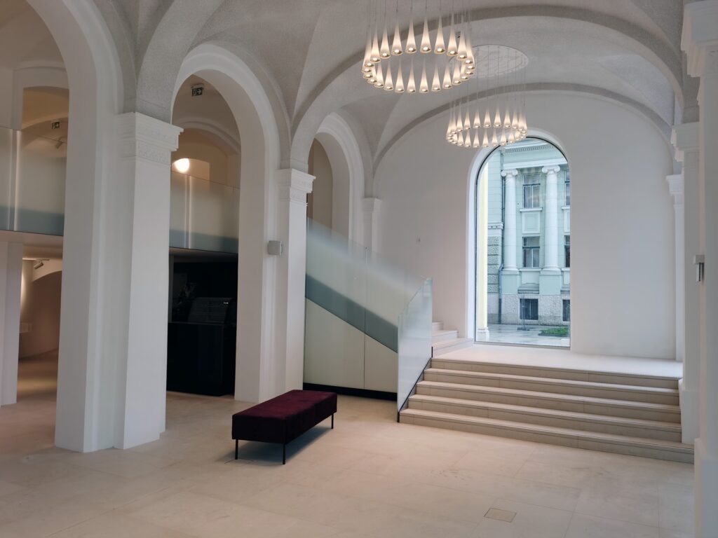 csokonai2023-mészkő-padló-aula-1