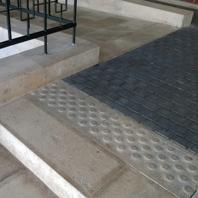 balatonszentgyörgy-vasútállomás-felujitás-taktilis-1