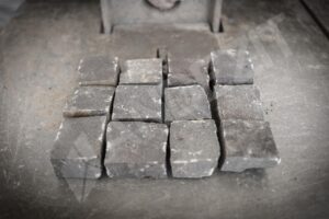 8/10 andezit kockakő felezett hasított felülettel - 1