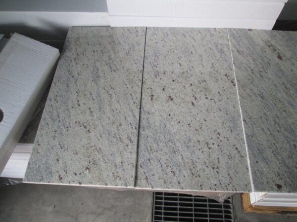 Kashmire White gránit burkolólap 30,50 x 61 x 1 cm