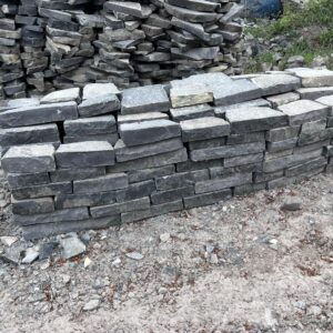 Hasított bazalt szegélykő 5x15 cm térkő szegély kialakításhoz
