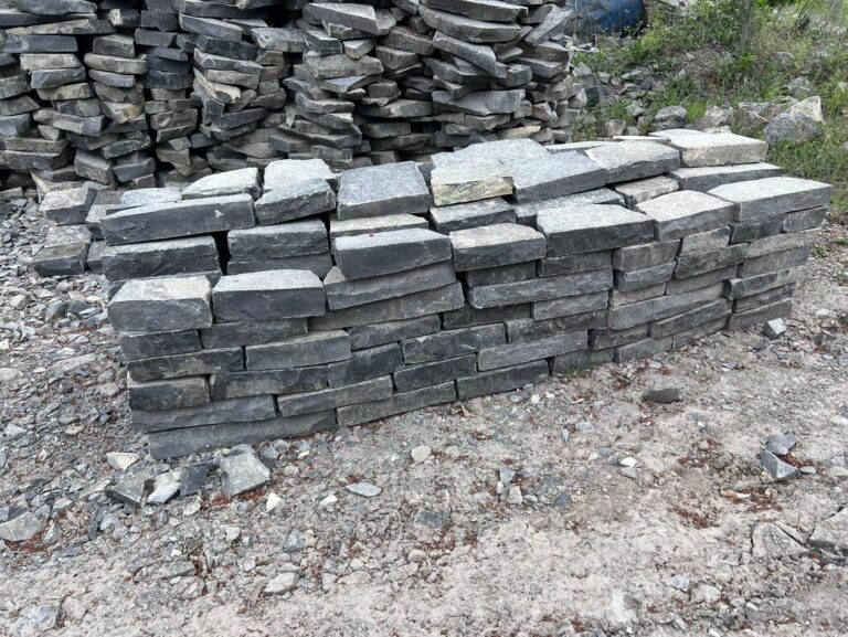 Hasított bazalt szegélykő 5x15 cm térkő szegély kialakításhoz