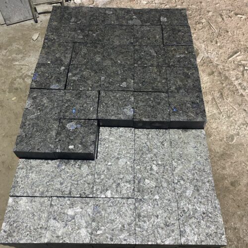 Szürke - fekete labradorit gránit burkolólapok lángkezelt felülettel