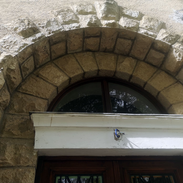 Eredeti bejárati boltív részlet – természetes kőből, hőszigetelés előtt